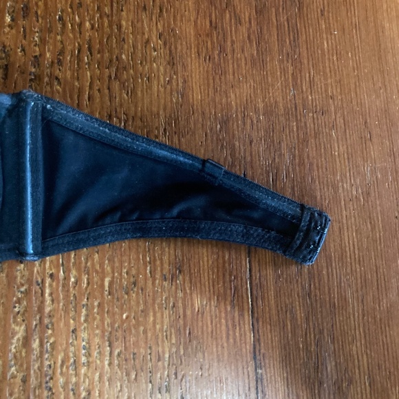 3/$15 Black Strapless Convertible Bra 34B with Underwire - Picture 5 of 10